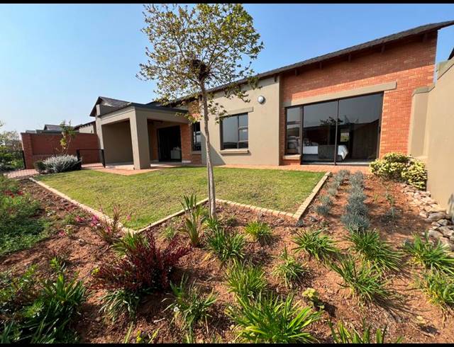 2 BEDROOM TOWNHOUSE FOR SALE IN RETIRE AT MIDSTREAM